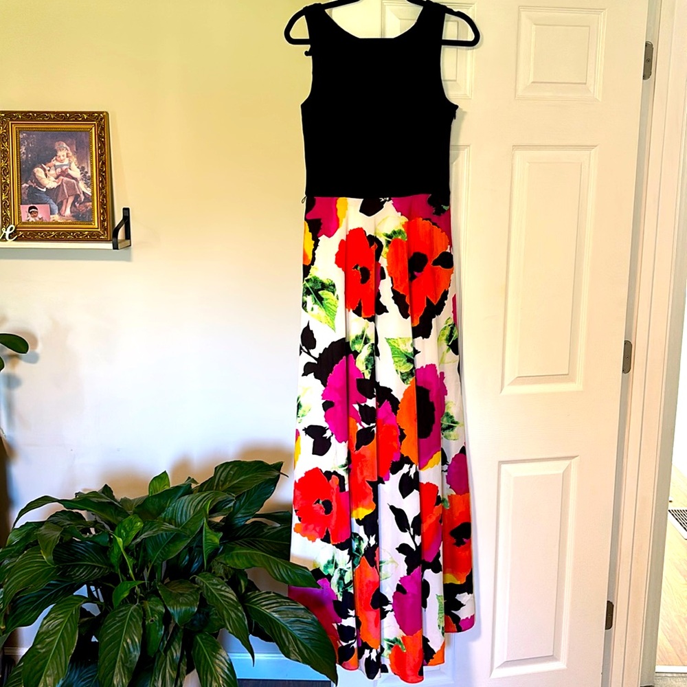 Stunning maxi dress in perfect condition!